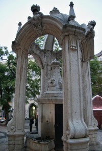 fontána Chafariz do Carmo 