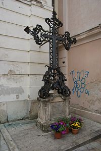 neobarokní kříž Ludovíta Martona