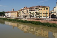 paláce na nábřeží řeky Arno