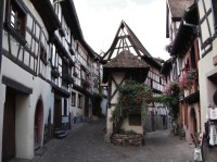 Eguisheim – alsaské městečko hrázděných domů, které si zamilujete