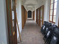 interiér mostní chodby