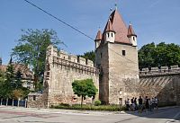 Vídeňské Nové Město - hradební věž  (Wiener Neustadt - Reckturm)