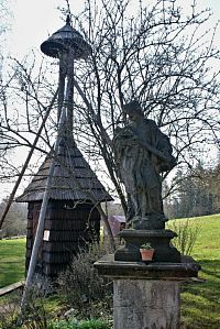 zvonička s Janem Nepomuckým