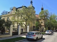 Za souborem unikátních historizujících vil a předraženým tvarůžkem  (Olomouc, Vídeňská ulice)