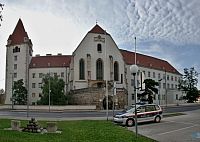 Vídeňské Nové Město – katedrála sv. Jiří  (Wiener Neustadt – St. Georgs Kathedrale)