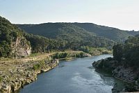 pohled z akvaduktu na řeku Gard