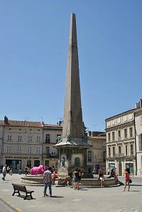 obelisk na náměstí Republiky