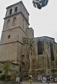 "starý" kostel a "nová" zvonice