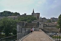 pohled z Avignonského mostu