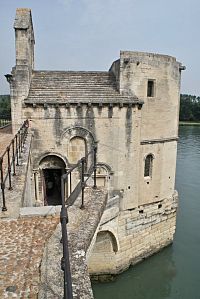 Avignon – mostní kaple sv. Bénézeta  a sv. Mikuláše  (Chapelles Saint Nicolas et Saint Bénézet)