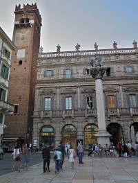 Palazzo Maffei s věží Gardello 