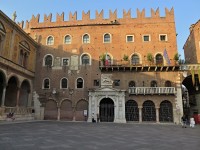 průčelí Palazzo del Podesta