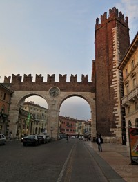 brána Bra s obrannou věží