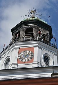 vrchol zvonice se zvonkohrou