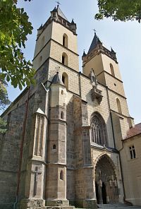 Hronský Beňadik - průčelí klášterního kostela