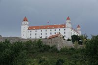 Bratislavský hrad, vlevo Korunní věž