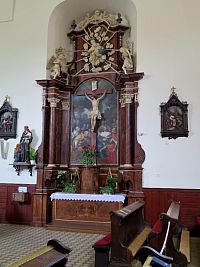 boční oltář sv. Kříže z roku 1737