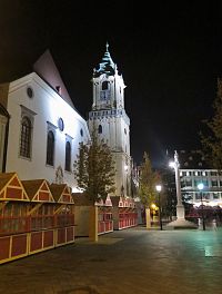 Františkánské náměstí s morovým sloupem a Stará radnice nočně - vánoční