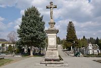 centrální kříž na městském hřbitově