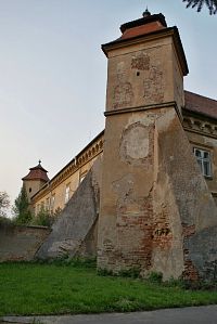 jedna z nárožních věží ždánického zámku