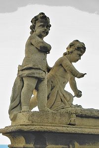 hřbitov zdobí sochy Bohumíra Friče