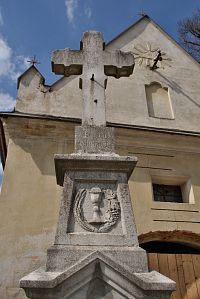 kříž u hornotemenické kaple sv. Anny