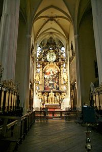 hlavní oltář z r. 1644-46 je dílem cisterciáckýc​h bratří
