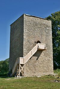 Tichá - věž gotické tvrze
