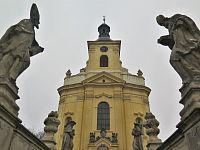 Veliš u Jičína, větší než malé množství baroka (areál kostela sv. Václava)