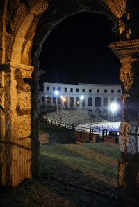 Pula - noční římská aréna