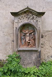 Frýdlant (v Čechách) - křížová cesta u kostelní ohradní zdi a kaple Krista v žaláři