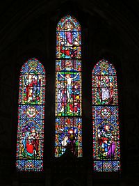 vitrážová okna kněžiště