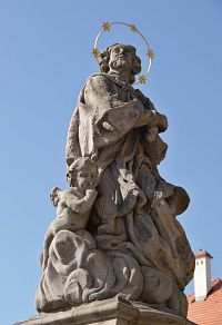 Nymburk – socha sv. Jana Nepomuckého na Kostelním náměstí