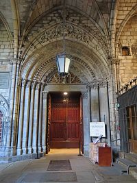 slavný vstupní portál do katedrály