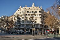 Barcelona – dům Casa Milà v plné verzi   (La Pedrera)