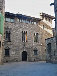 Barcelona – kanovnické domy  (Cases dels canonges, Casa de los Canónigos)