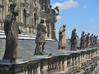 Drážďany – Mattielliho sochy na katedrále  (Dresden - Mattielli-Statuen der Hofkirche)