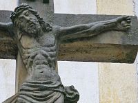 Bouzov - kříž u kostela sv. Máří Magdaleny