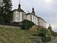kaple a zámek