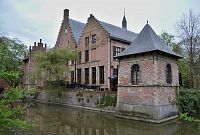 Sint-Niklaas – vodní hrad Walburg  (Svatý Mikuláš – Kasteel Walburg)