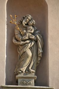 průčelní socha sv. Josefa