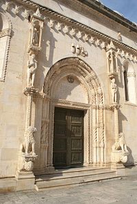 Lví portál - boční vstup do katedrály sv. Jakuba