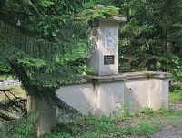 lesní pomník Karla Schindlera