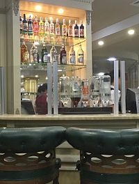 interiérový lobby bar
