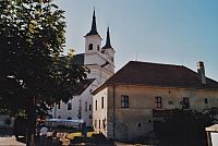 Drnholec - kostel Nejsvětější Trojice a stará radnice