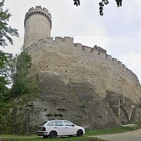 věž je skutečnou dominantou hradu