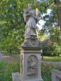 socha sv. Jana Nepomuckého - celkový pohled