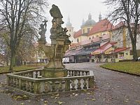 Svatý Kopeček u Olomouce - sousoší sv. Jana Nepomuckého