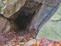 pomenší jeskyňky nad Ludmírovem