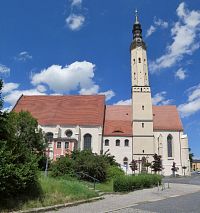 celkový pohled s klášterním kostelem